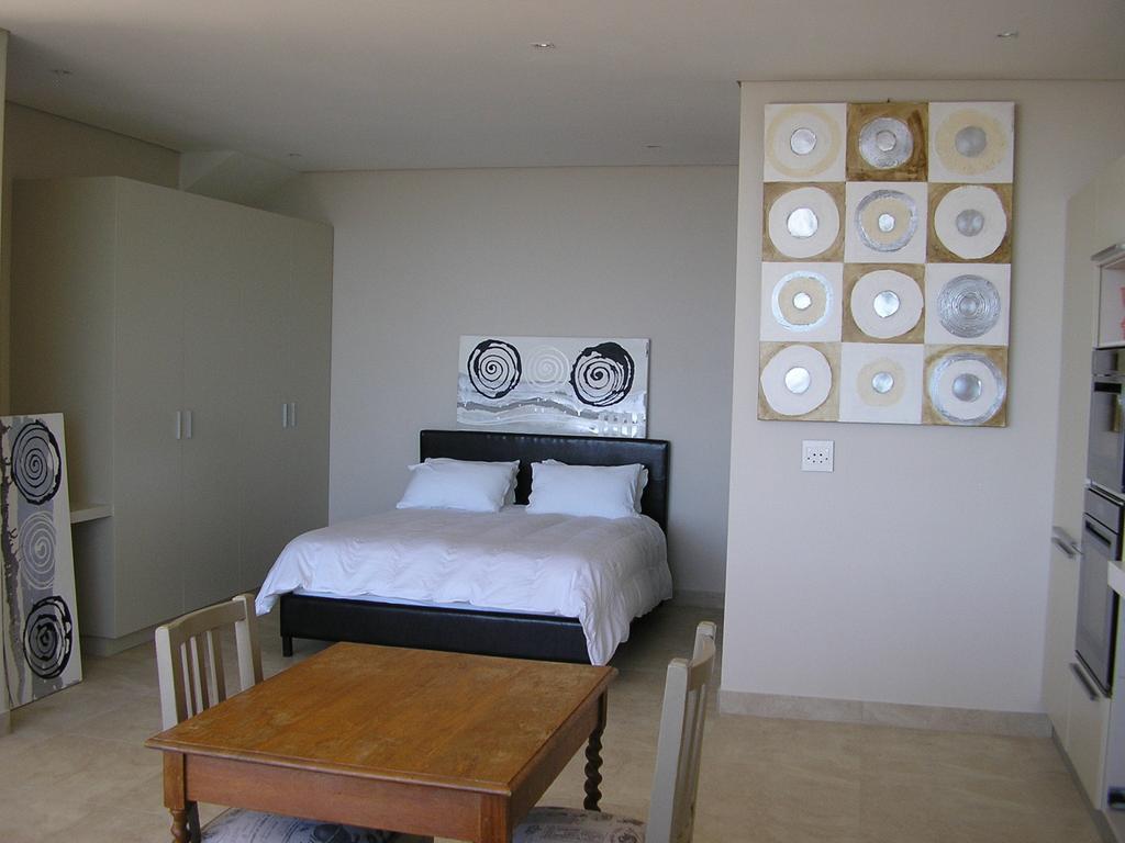 Camps Bay Studio Guesthouse - Studio Кейптаун Стая снимка