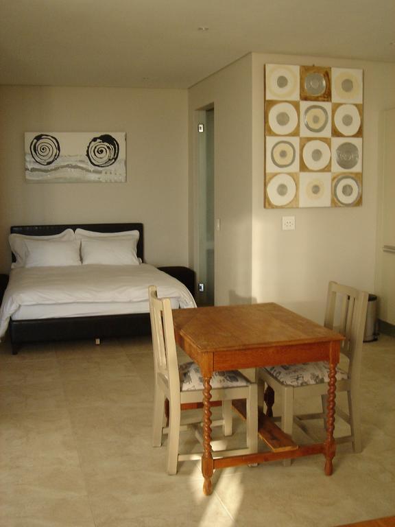 Camps Bay Studio Guesthouse - Studio Кейптаун Стая снимка
